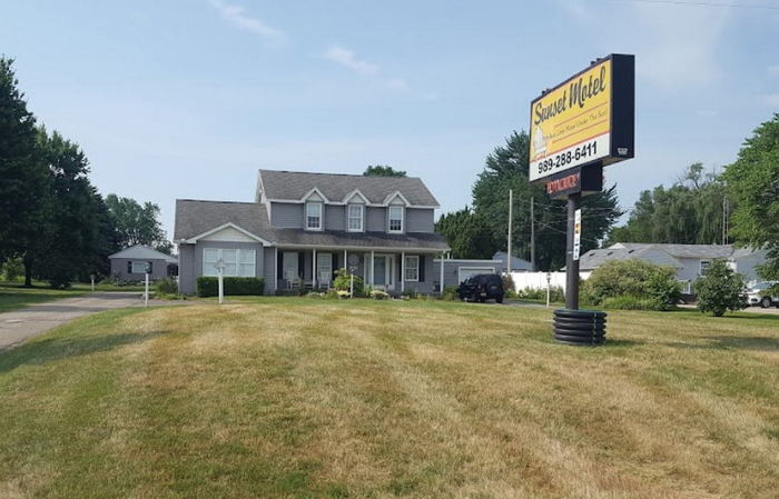 Sunset Motel - Recent Photos From Website (newer photo)